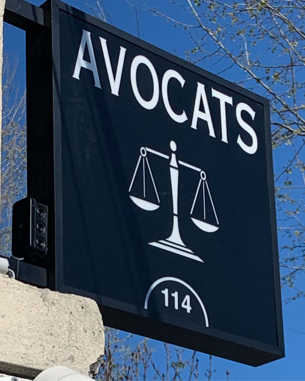 Enseigne du cabinet d&rsquo;avocats, 114 Avenue Pierre Sémard à Grasse
